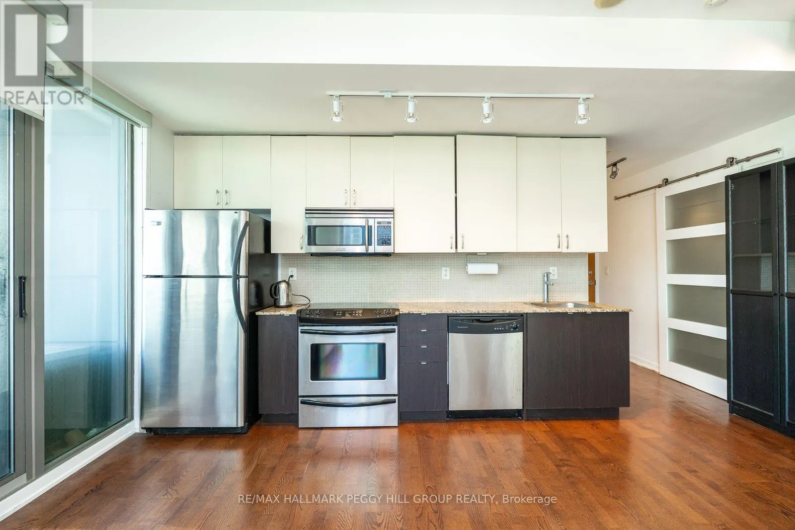 3302 - 33 LOMBARD STREET