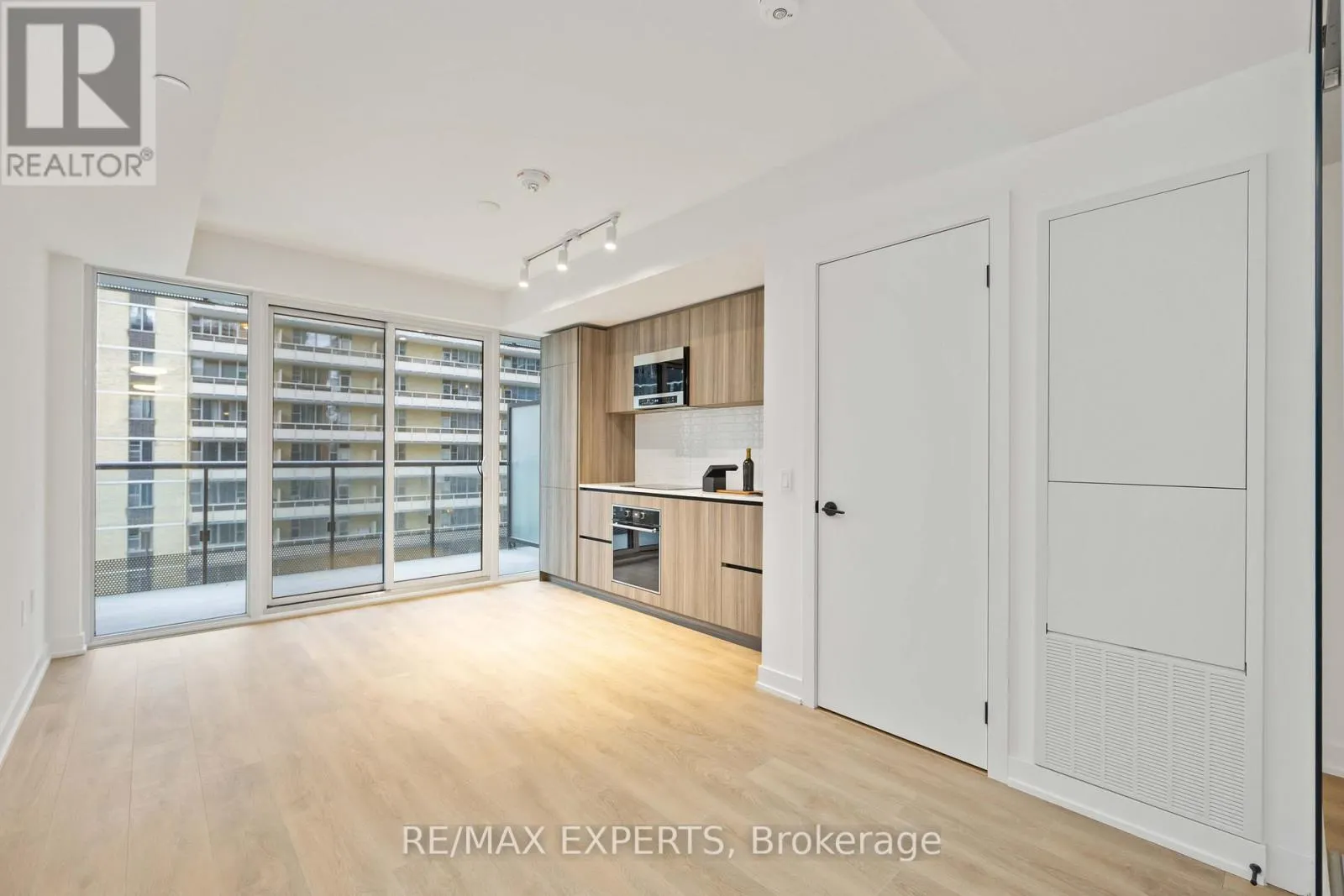 502 - 127 BROADWAY AVENUE
