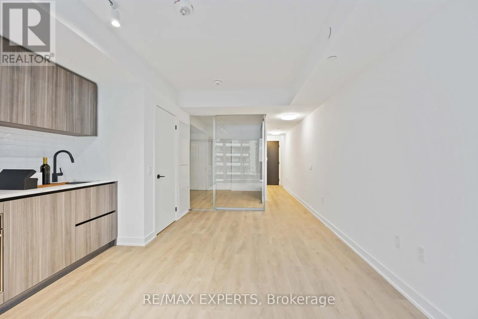 502 - 127 BROADWAY AVENUE