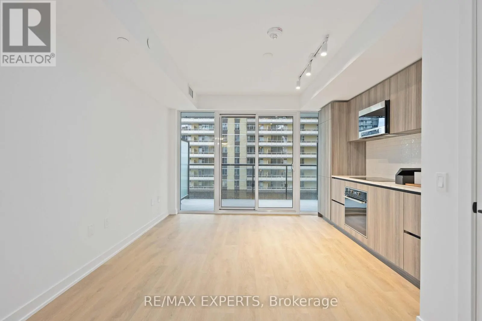502 - 127 BROADWAY AVENUE