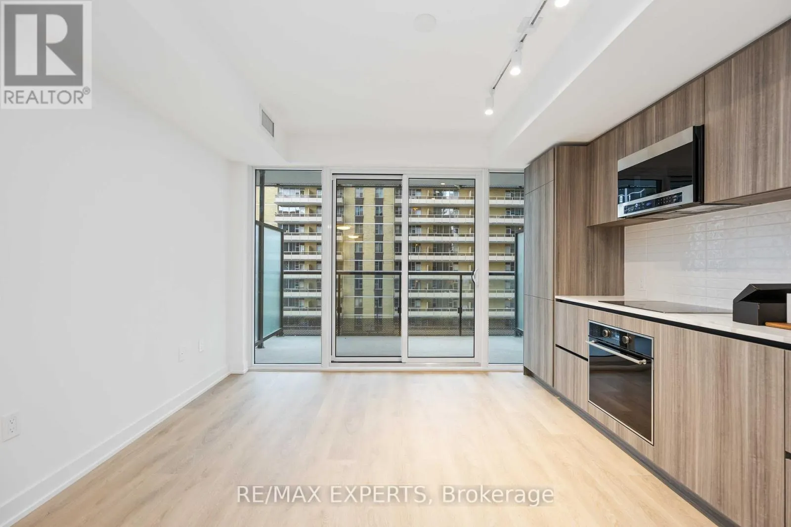 502 - 127 BROADWAY AVENUE