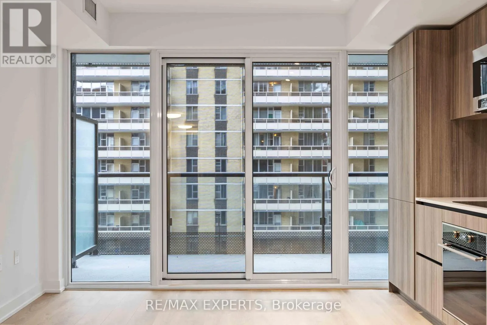 502 - 127 BROADWAY AVENUE