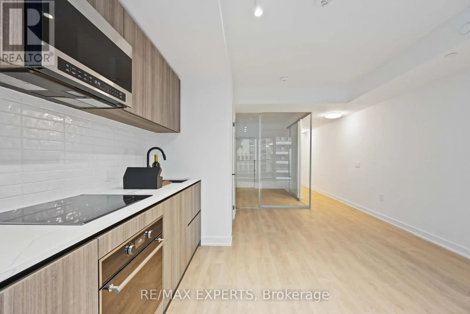 502 - 127 BROADWAY AVENUE