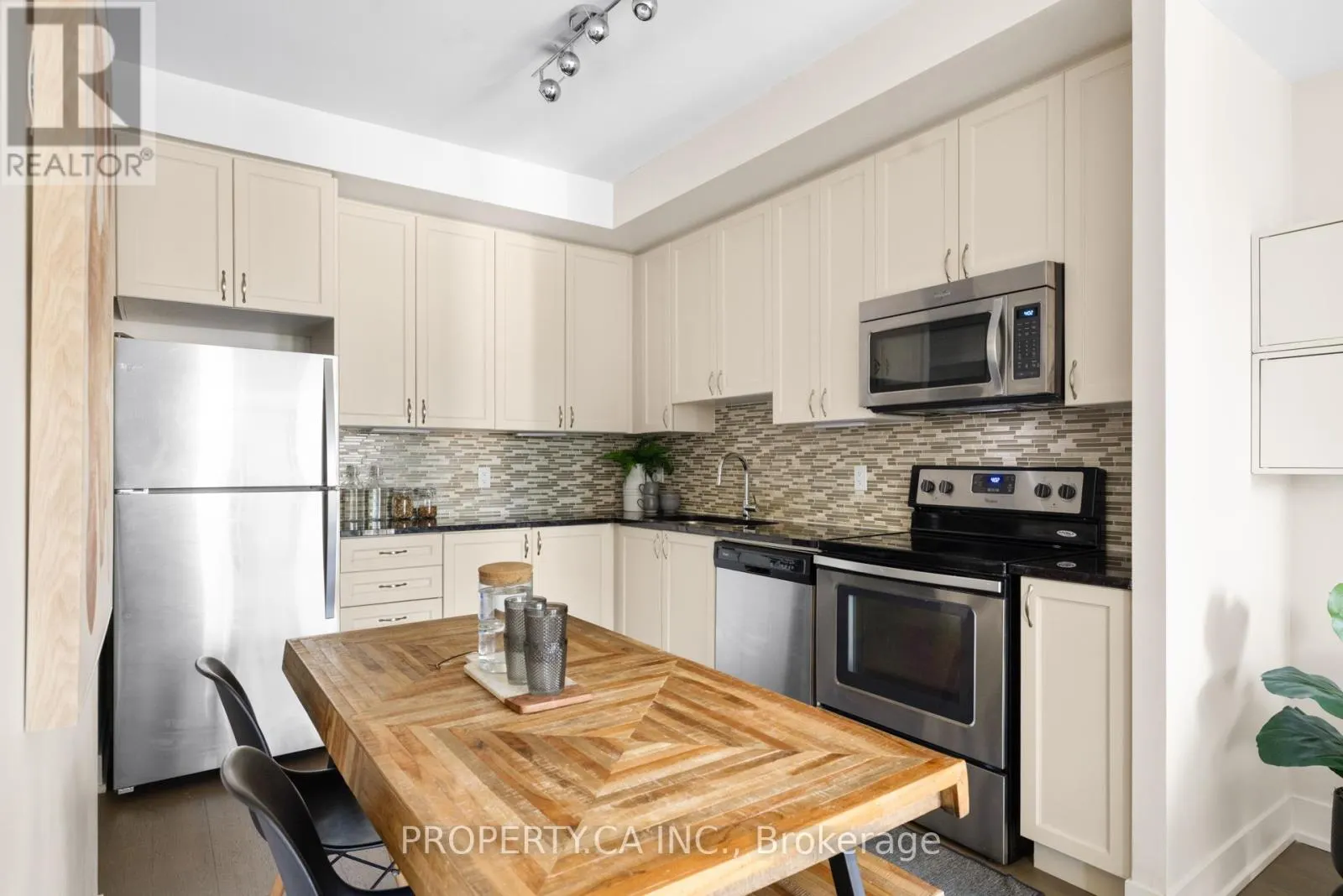 404 - 68 MERTON STREET