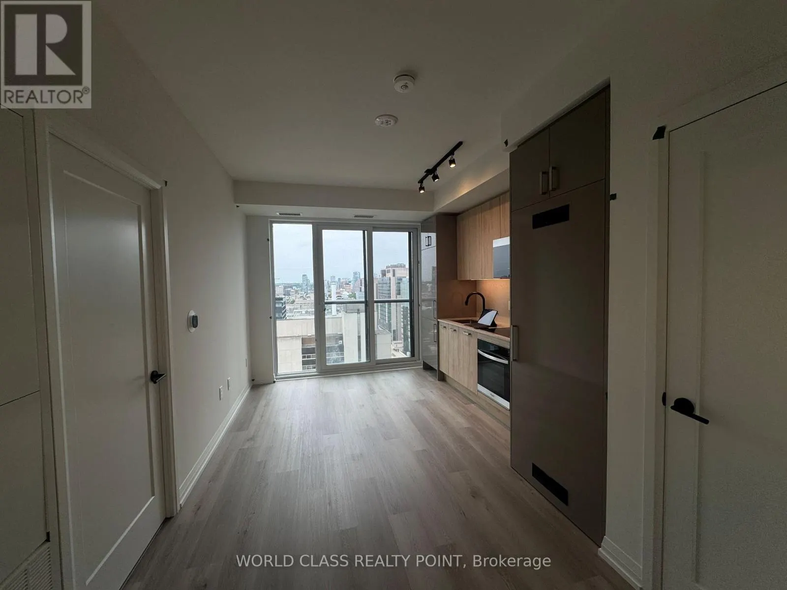 2612 - 280 DUNDAS STREET W