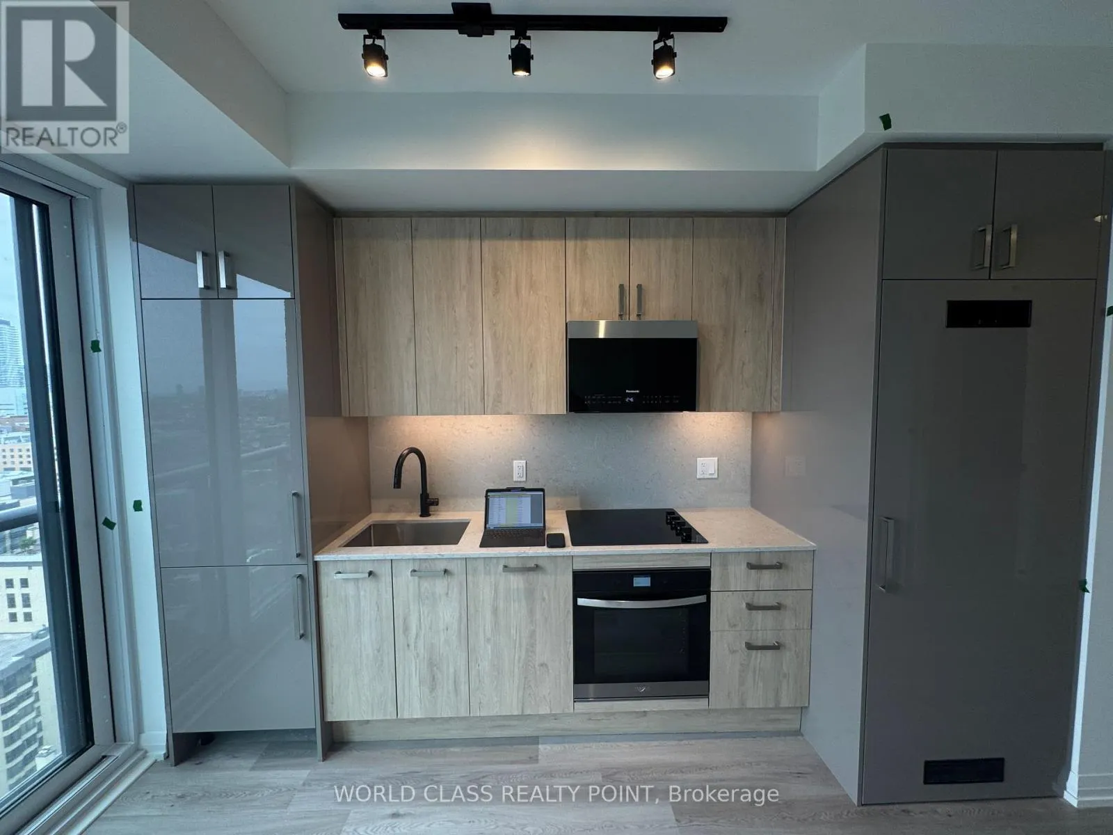 2612 - 280 DUNDAS STREET W