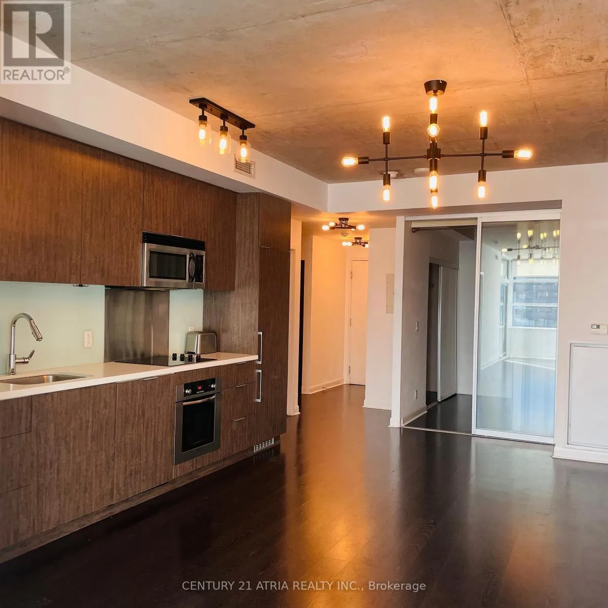 706 - 478 KING STREET W