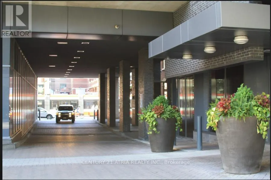 706 - 478 KING STREET W