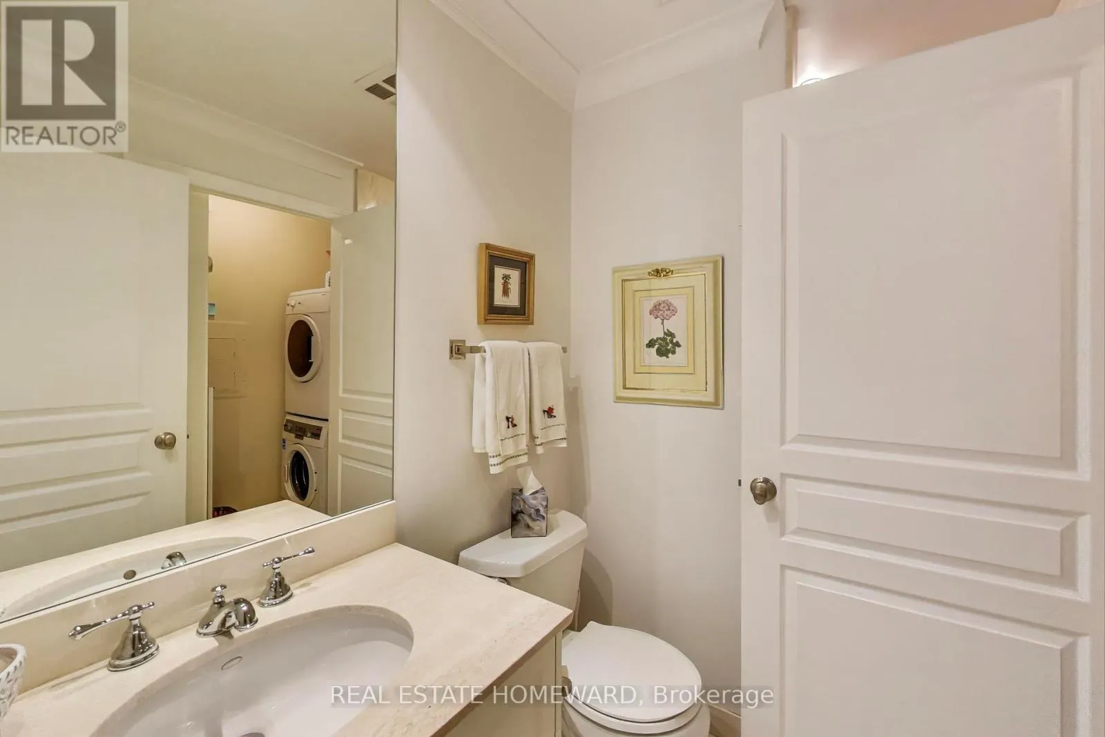403 - 2 ROXBOROUGH STREET E