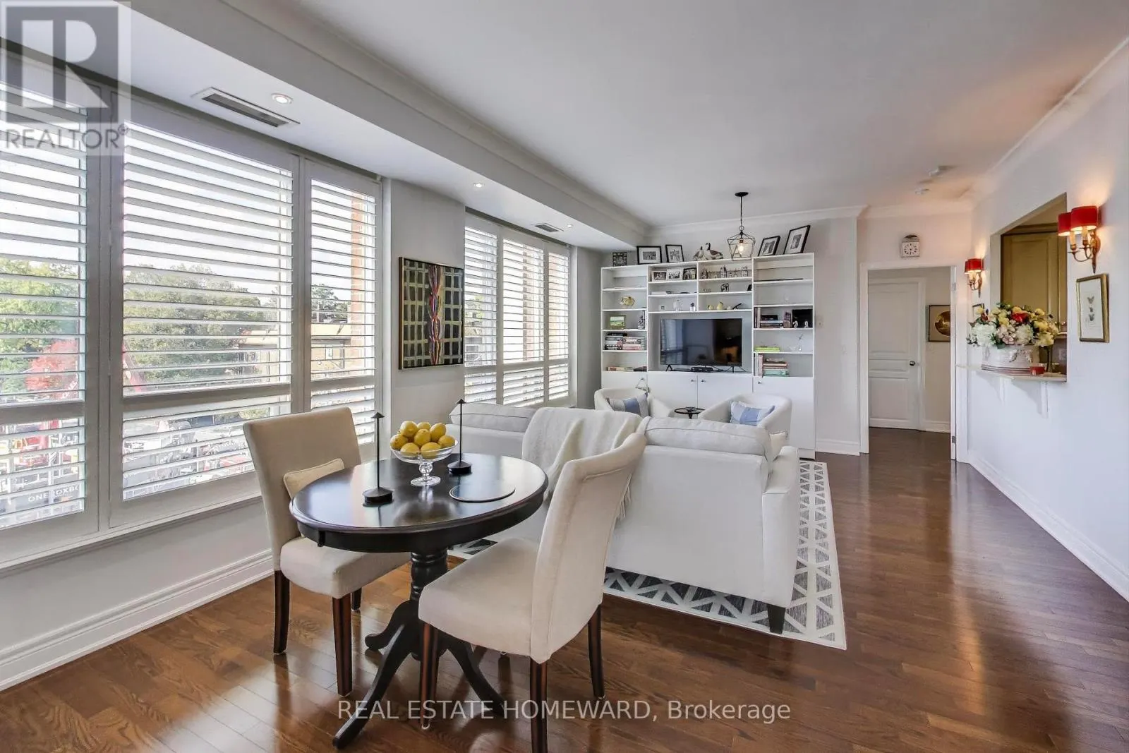 403 - 2 ROXBOROUGH STREET E