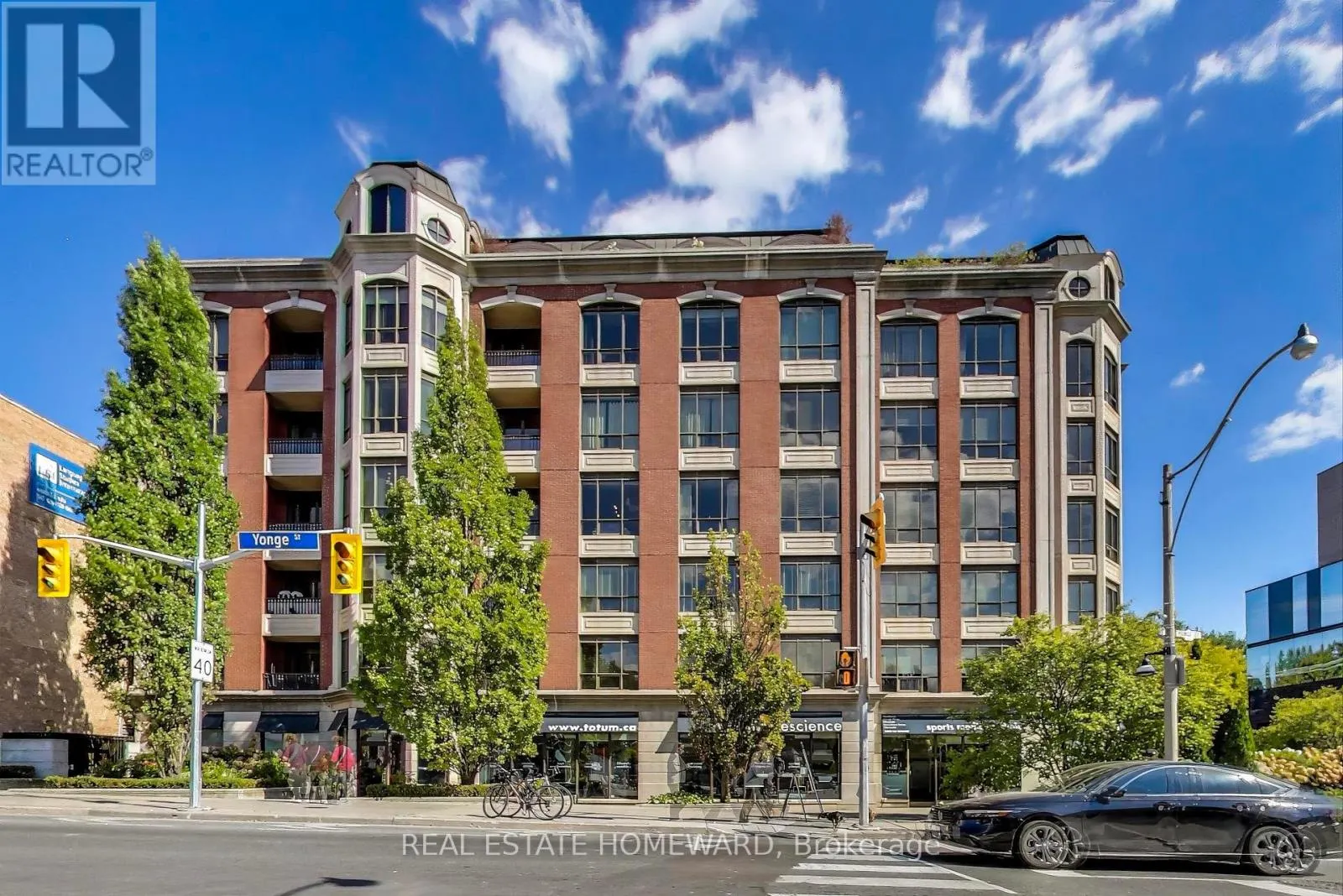 403 - 2 ROXBOROUGH STREET E