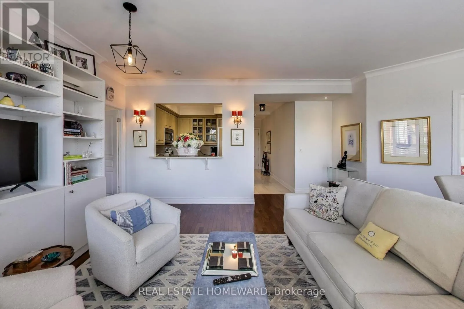 403 - 2 ROXBOROUGH STREET E