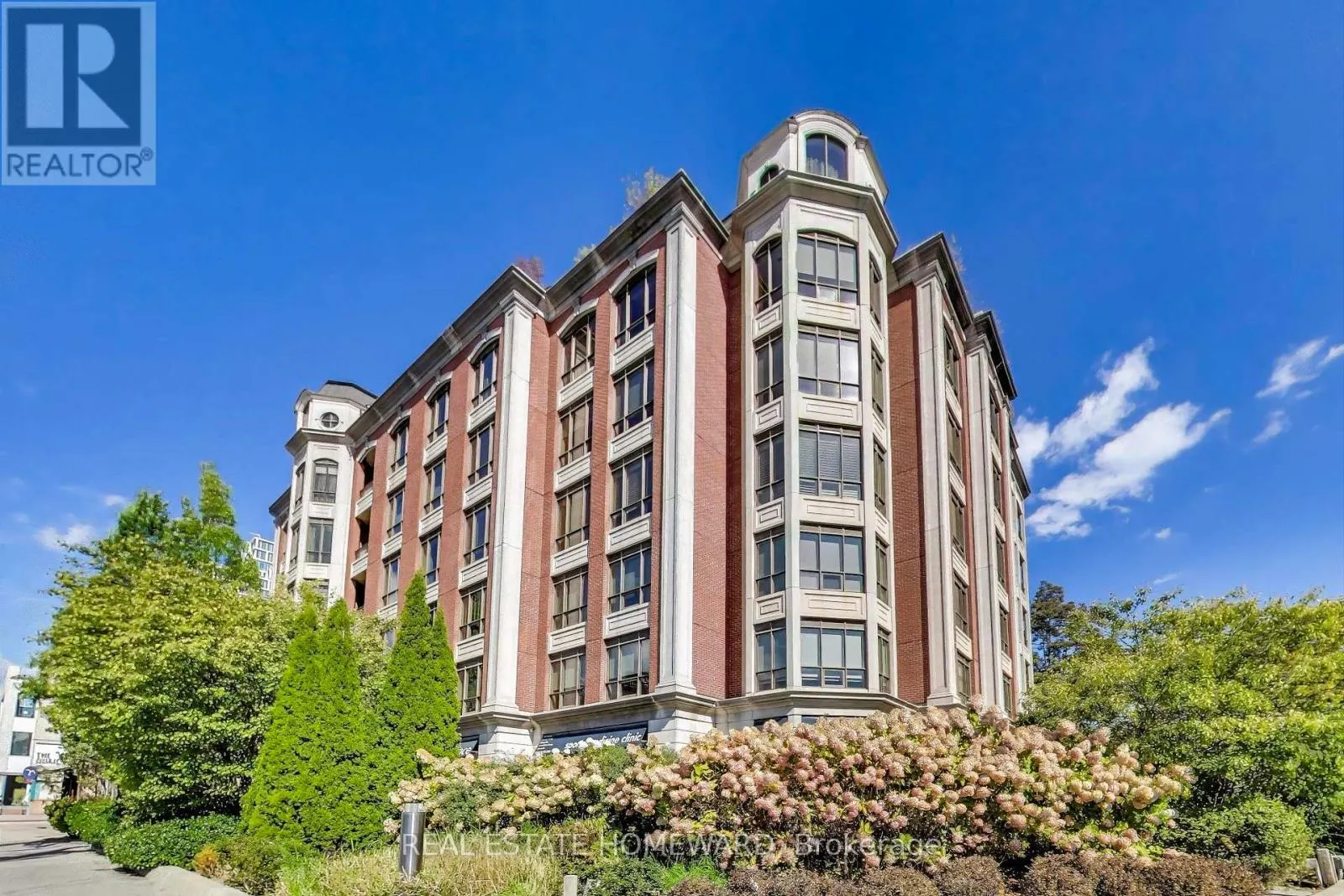 403 - 2 ROXBOROUGH STREET E