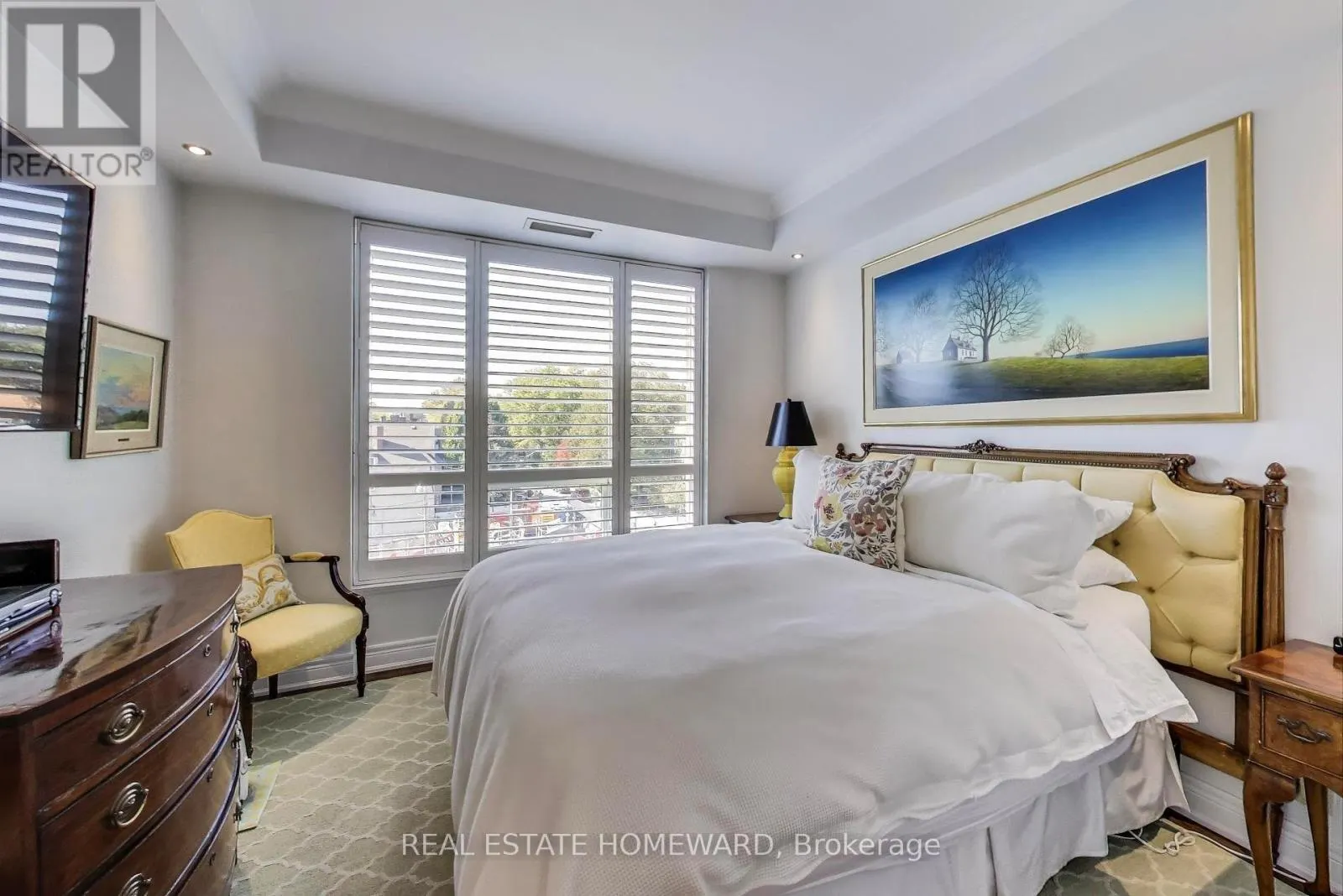 403 - 2 ROXBOROUGH STREET E