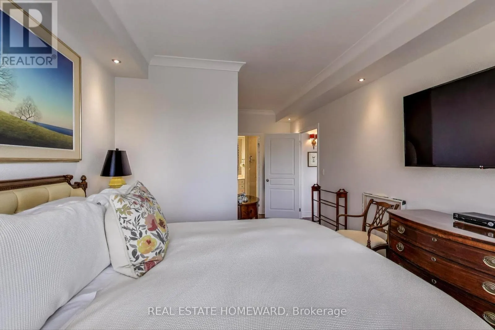 403 - 2 ROXBOROUGH STREET E