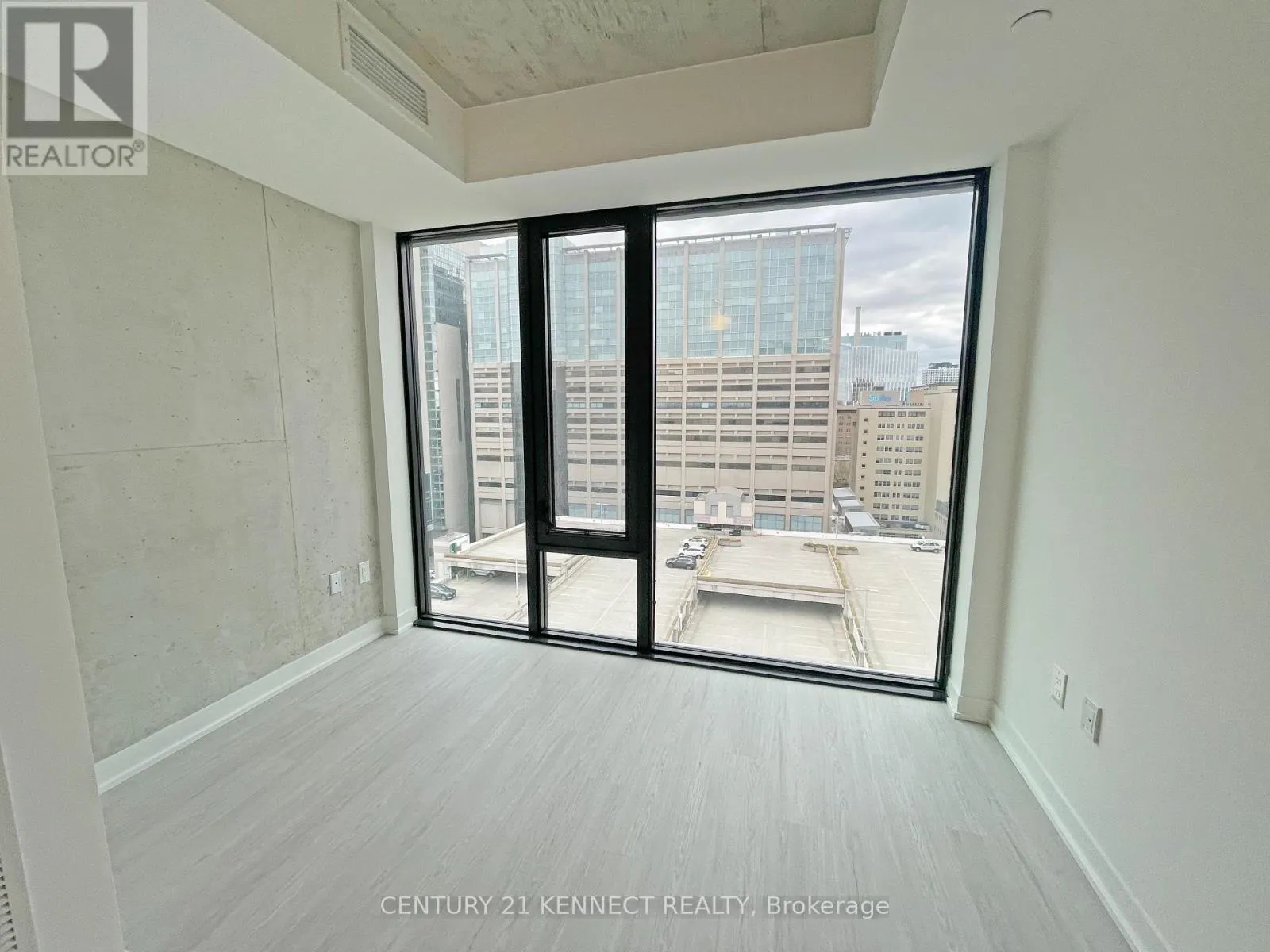1305 - 195 MCCAUL STREET