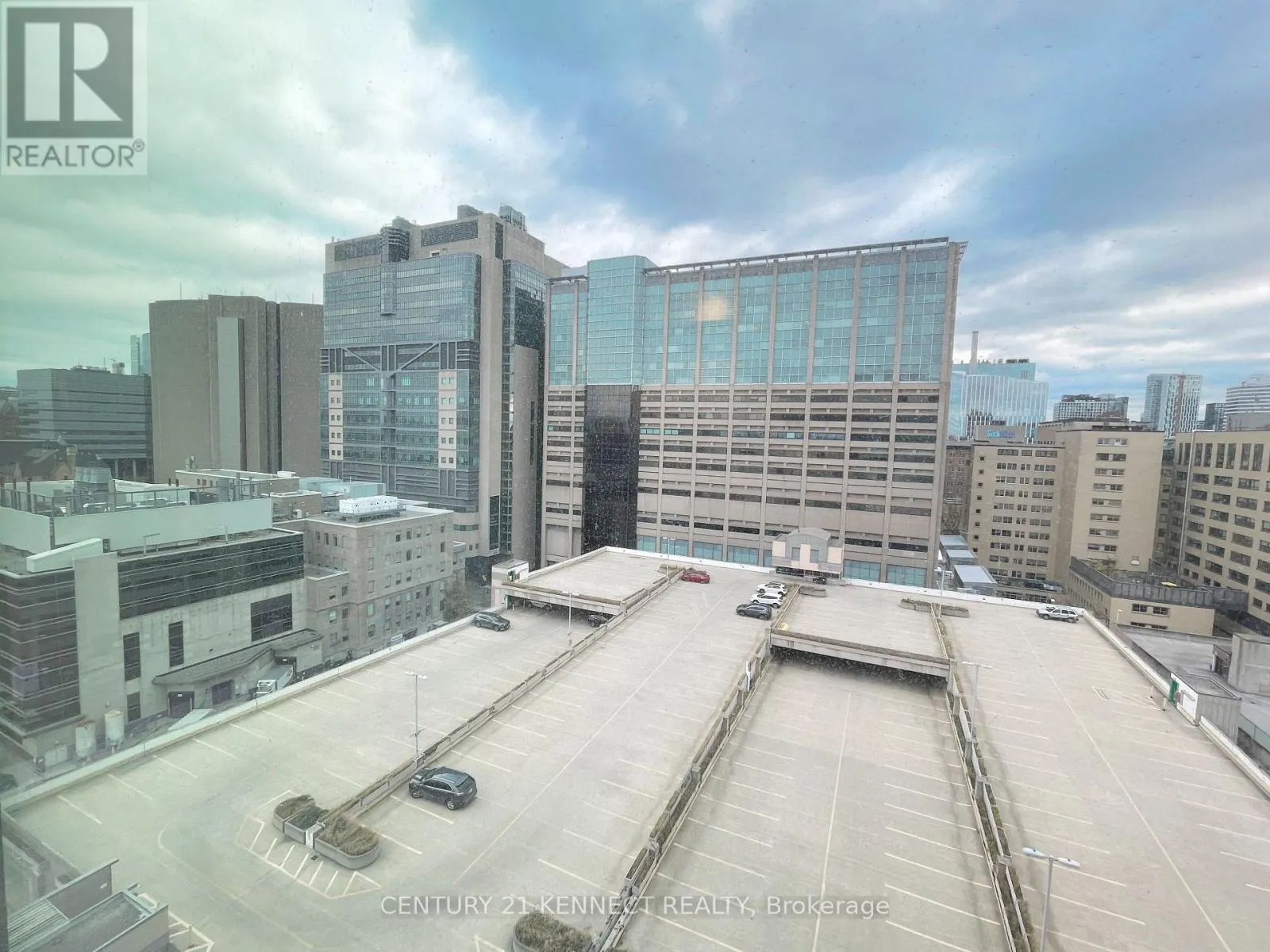 1305 - 195 MCCAUL STREET
