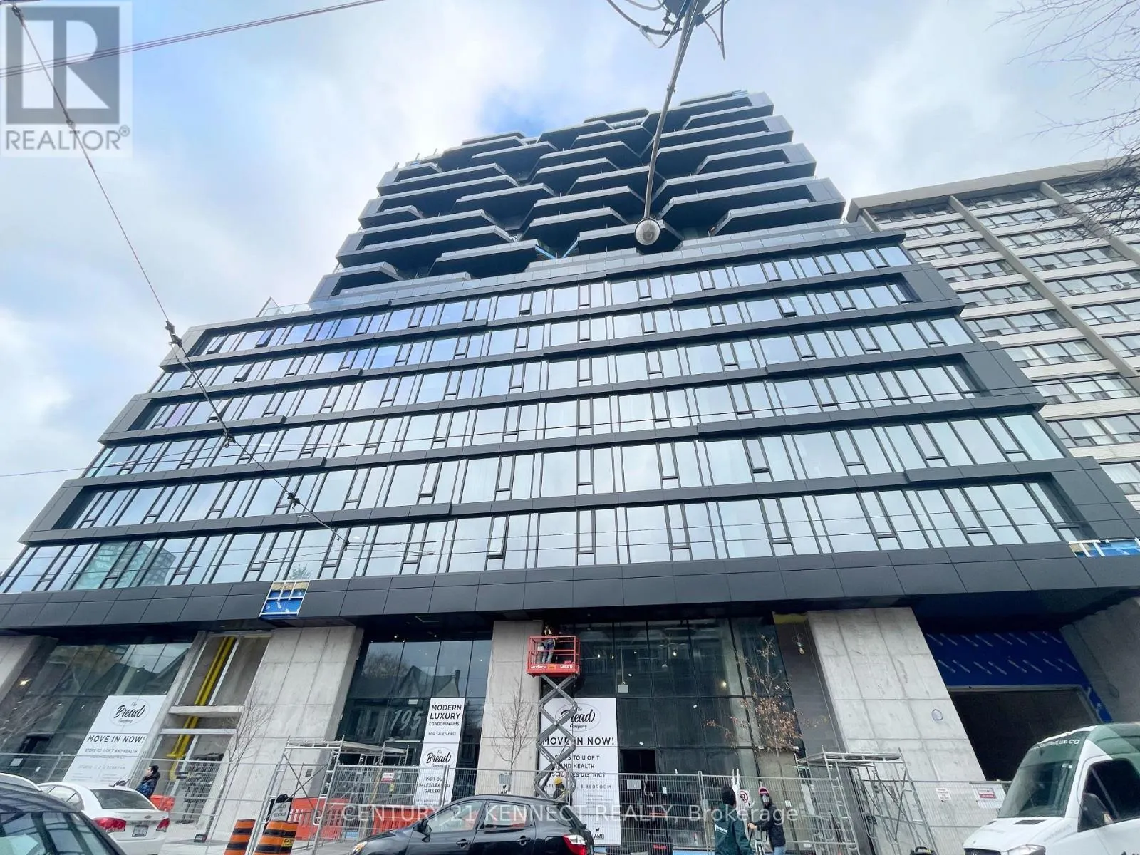 1305 - 195 MCCAUL STREET