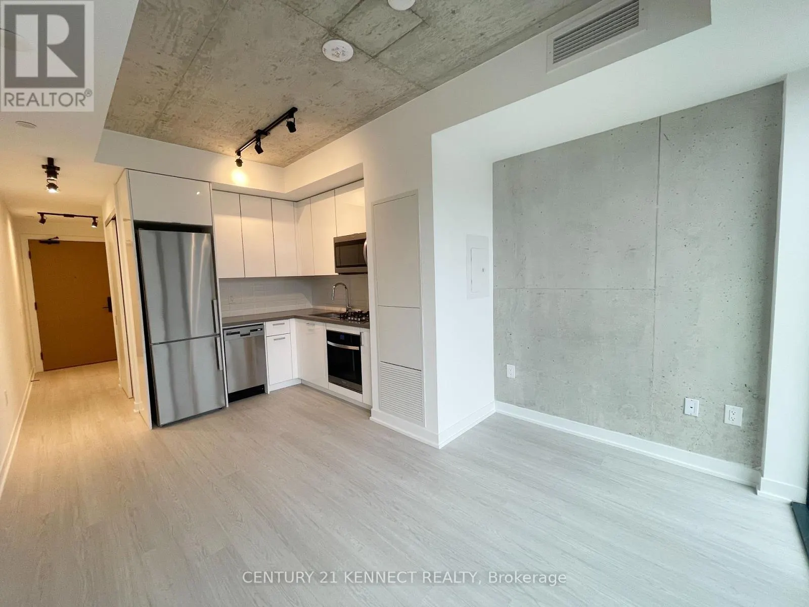 1305 - 195 MCCAUL STREET
