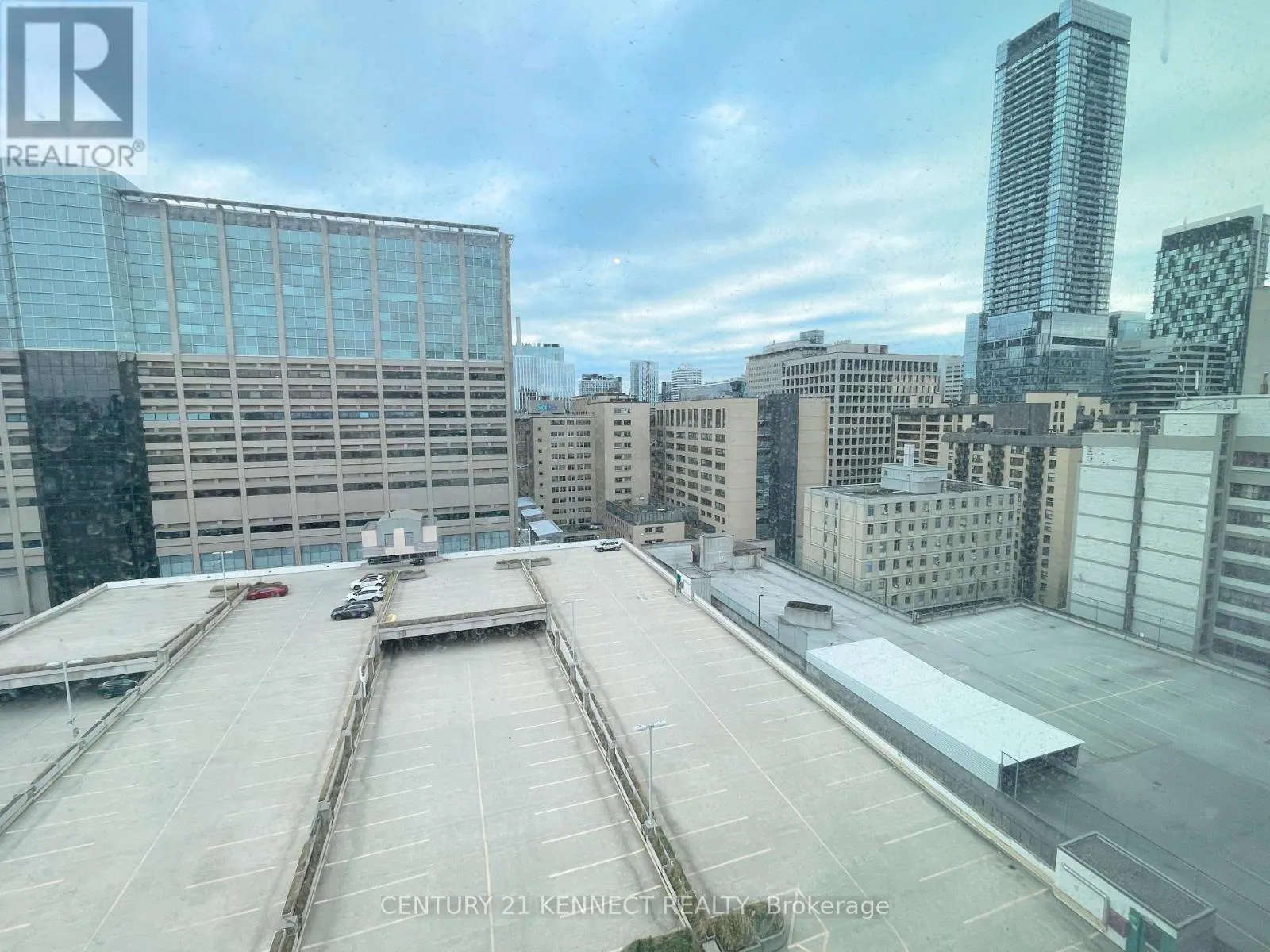 1305 - 195 MCCAUL STREET