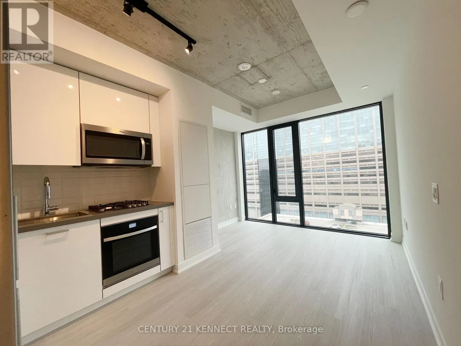 1305 - 195 MCCAUL STREET