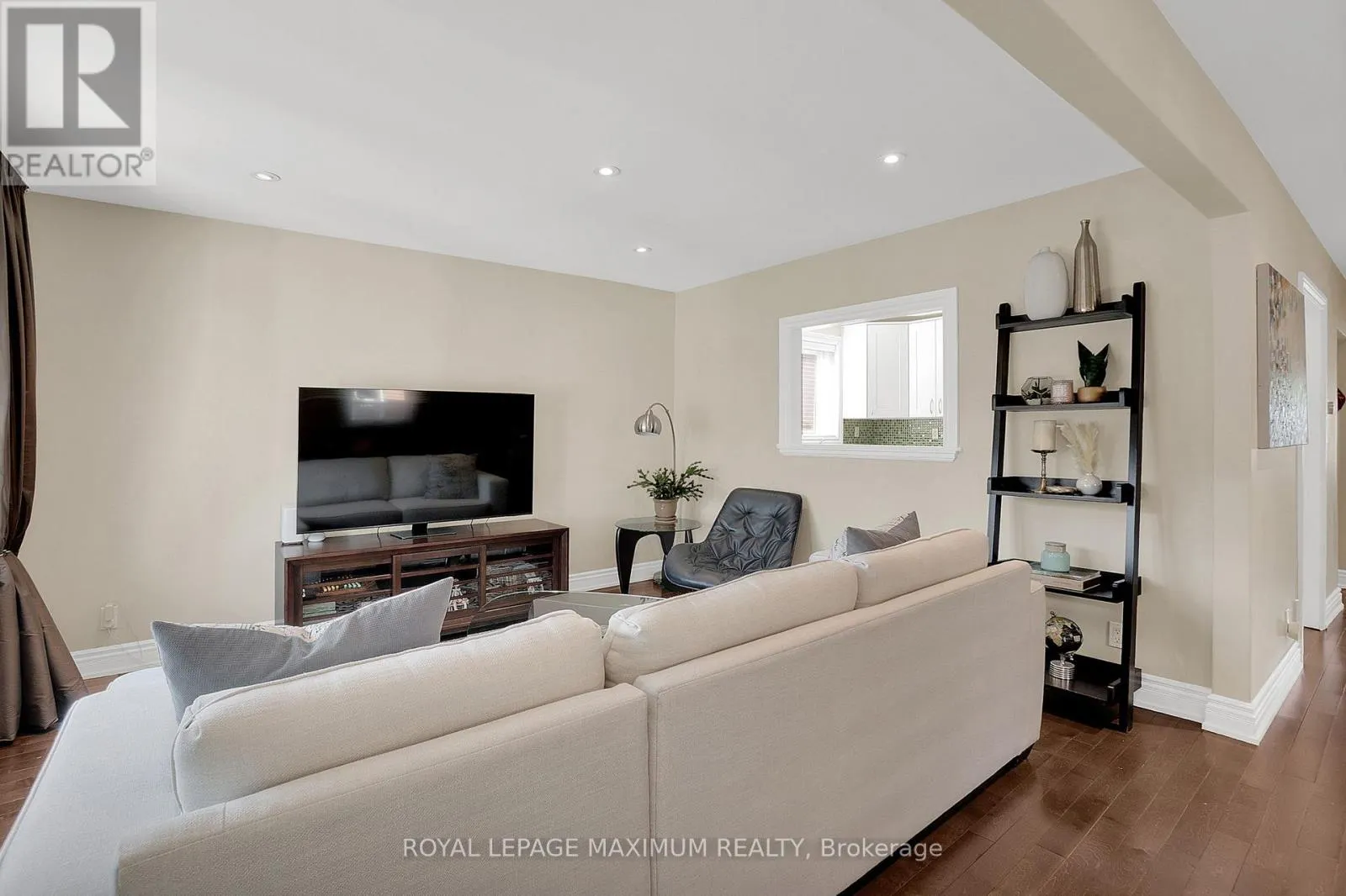 572 NORTHCLIFFE BOULEVARD