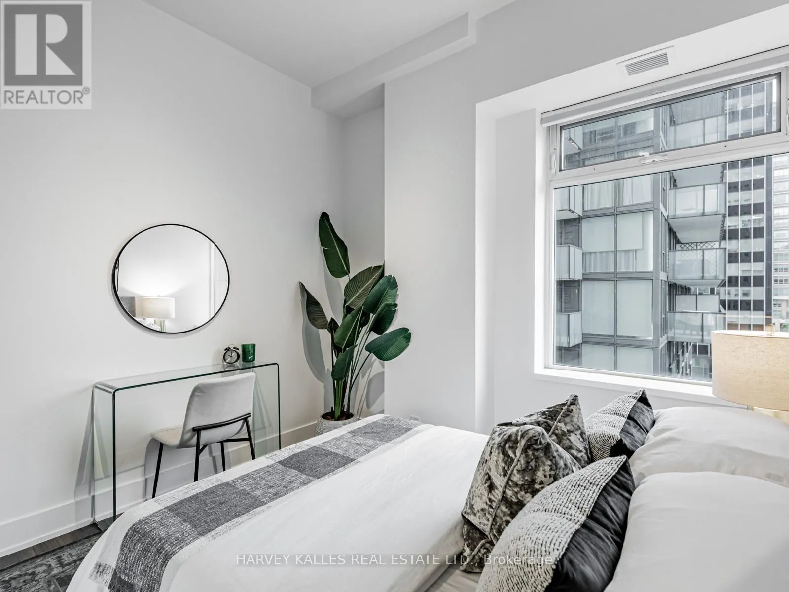 419 - 111 ST CLAIR AVENUE W