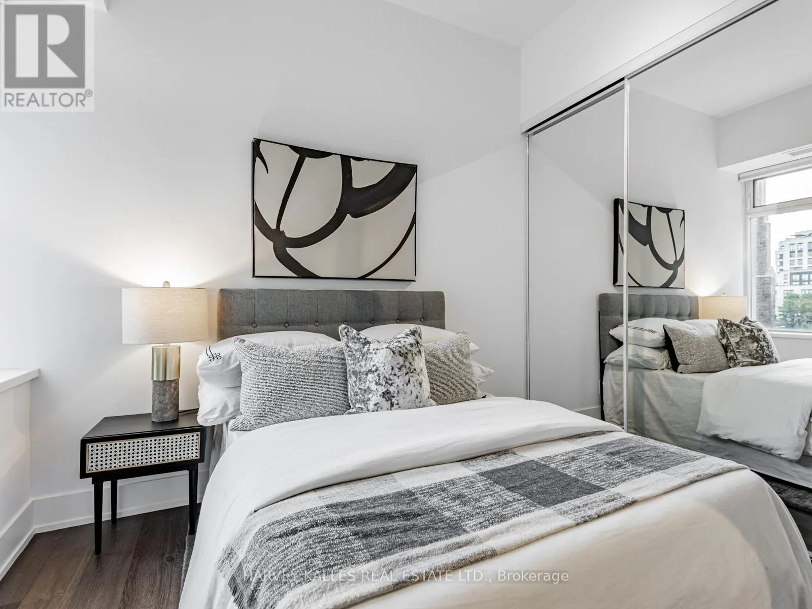 419 - 111 ST CLAIR AVENUE W