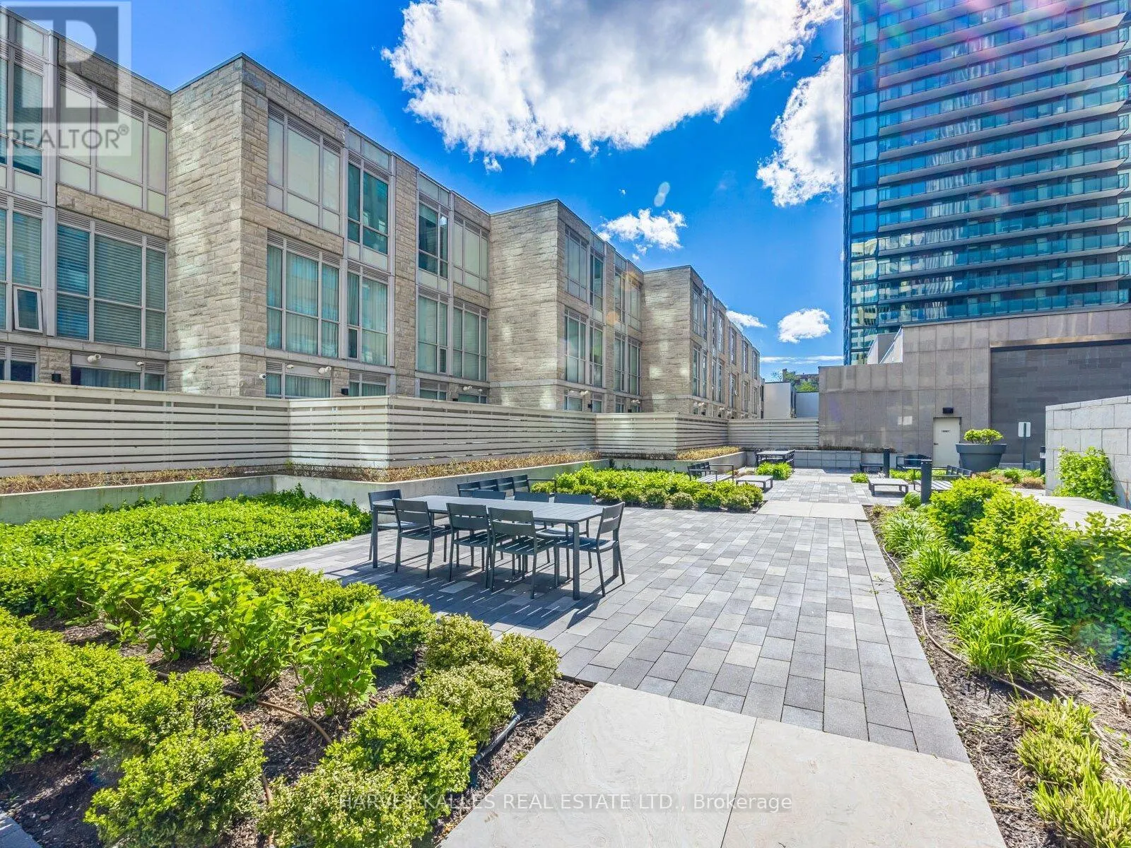 419 - 111 ST CLAIR AVENUE W
