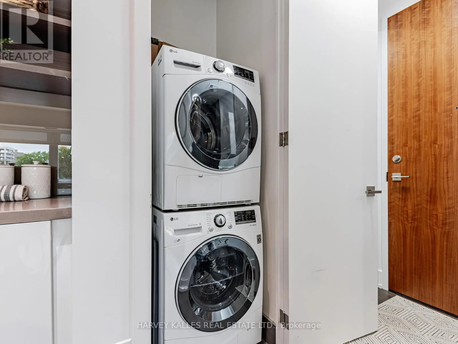 419 - 111 ST CLAIR AVENUE W