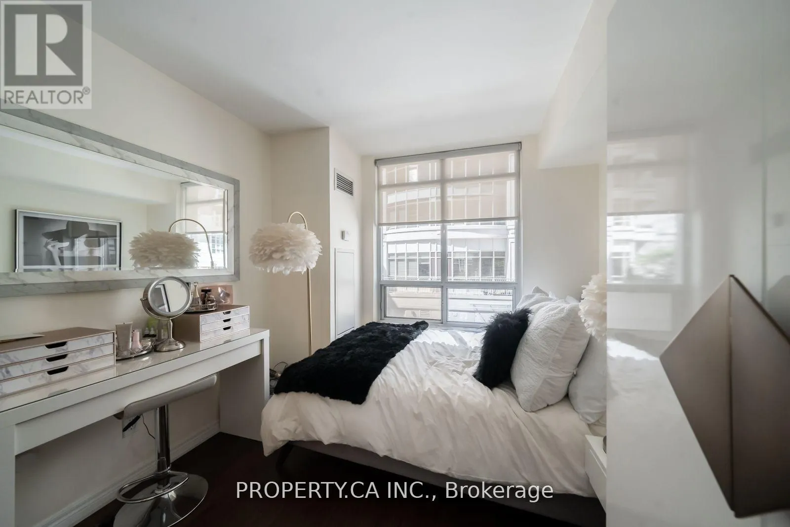 202 - 60 ST CLAIR AVENUE W