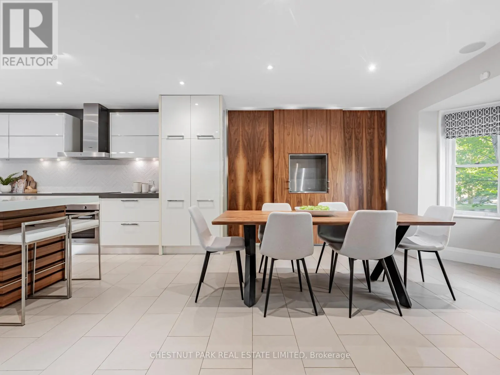 21 CORTLEIGH BOULEVARD
