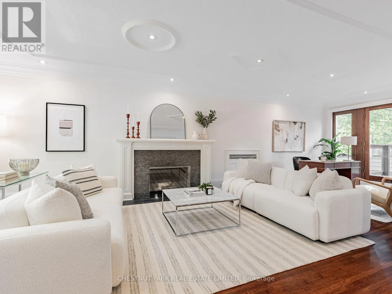 21 CORTLEIGH BOULEVARD