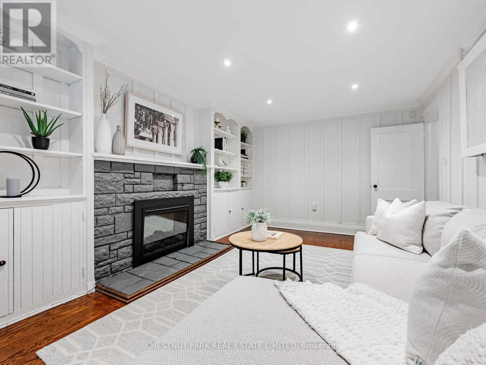 21 CORTLEIGH BOULEVARD