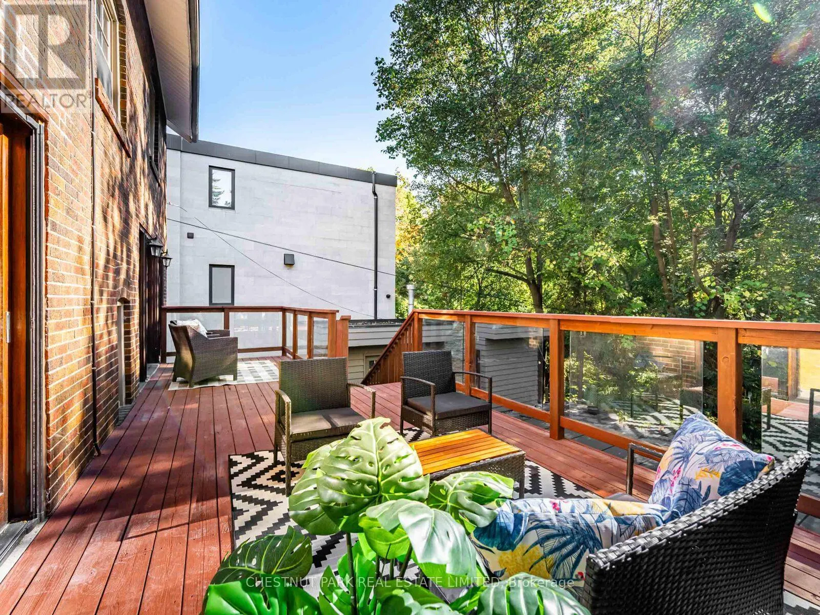 21 CORTLEIGH BOULEVARD