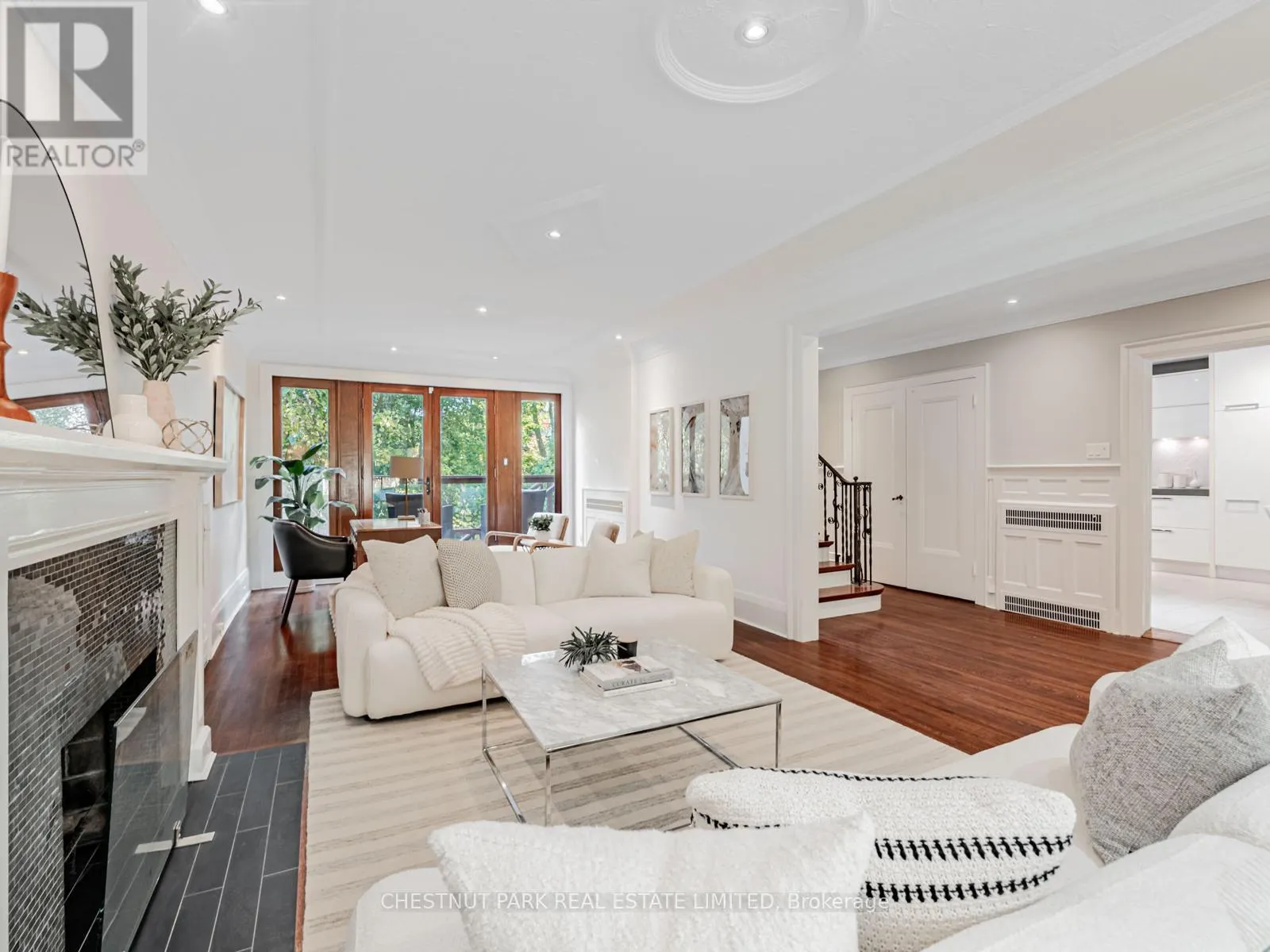 21 CORTLEIGH BOULEVARD