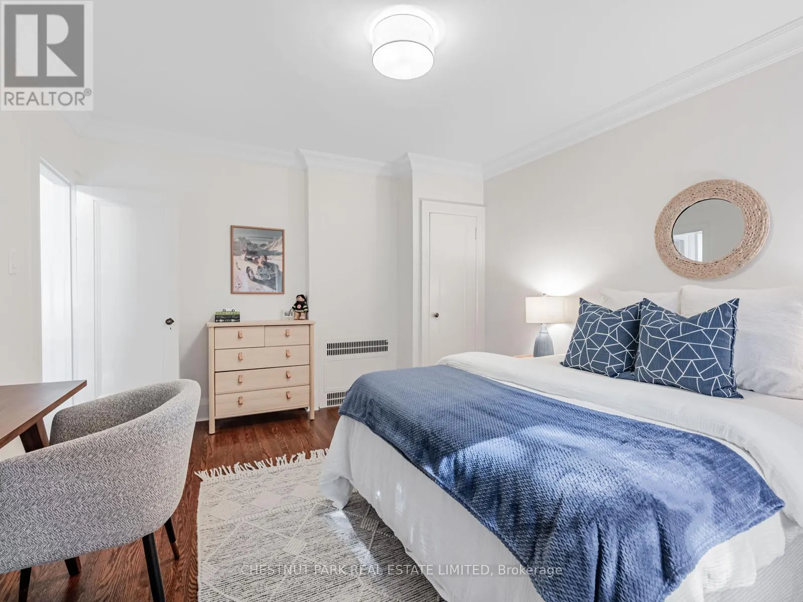 21 CORTLEIGH BOULEVARD