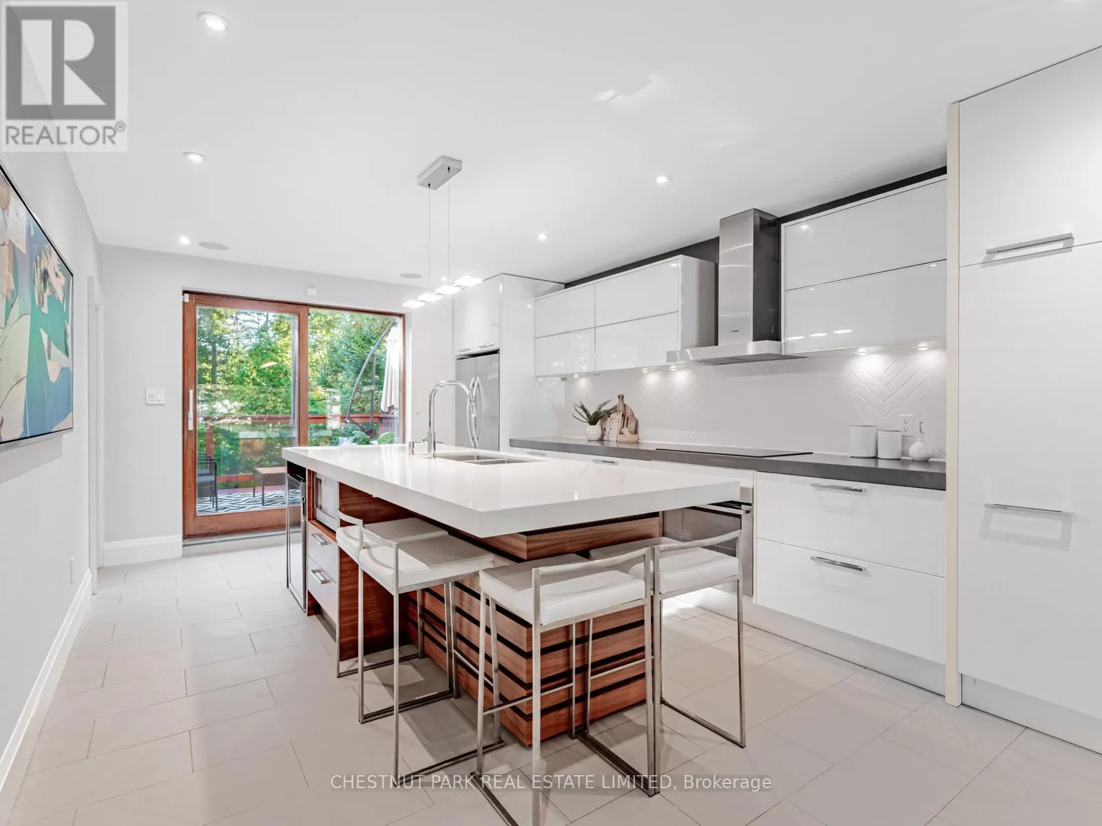 21 CORTLEIGH BOULEVARD