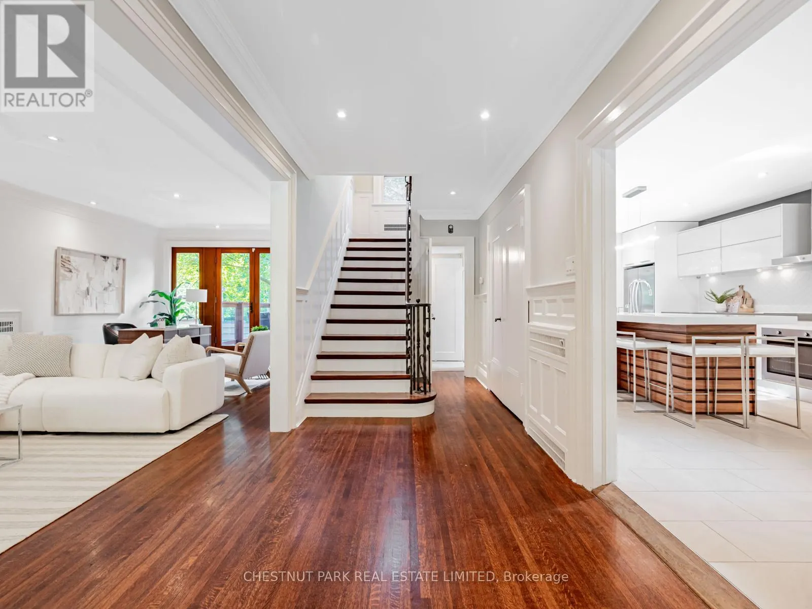 21 CORTLEIGH BOULEVARD