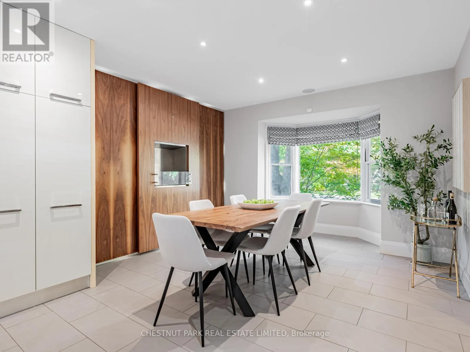 21 CORTLEIGH BOULEVARD