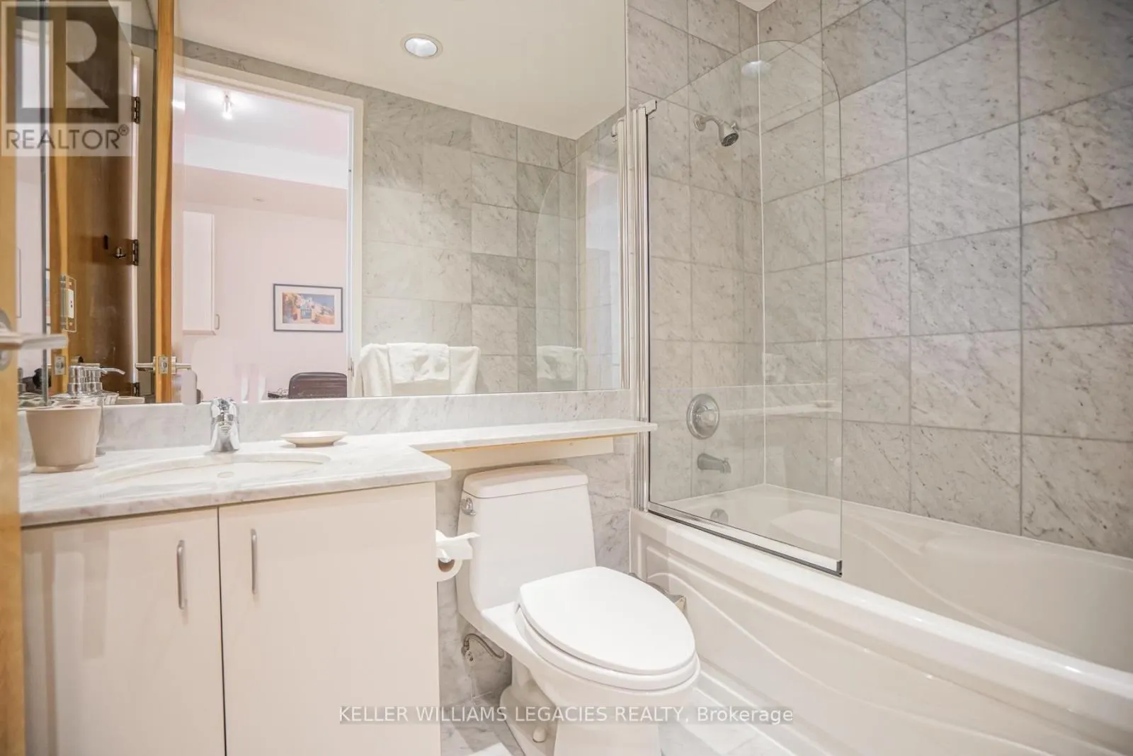 302 - 562 EGLINTON AVENUE E