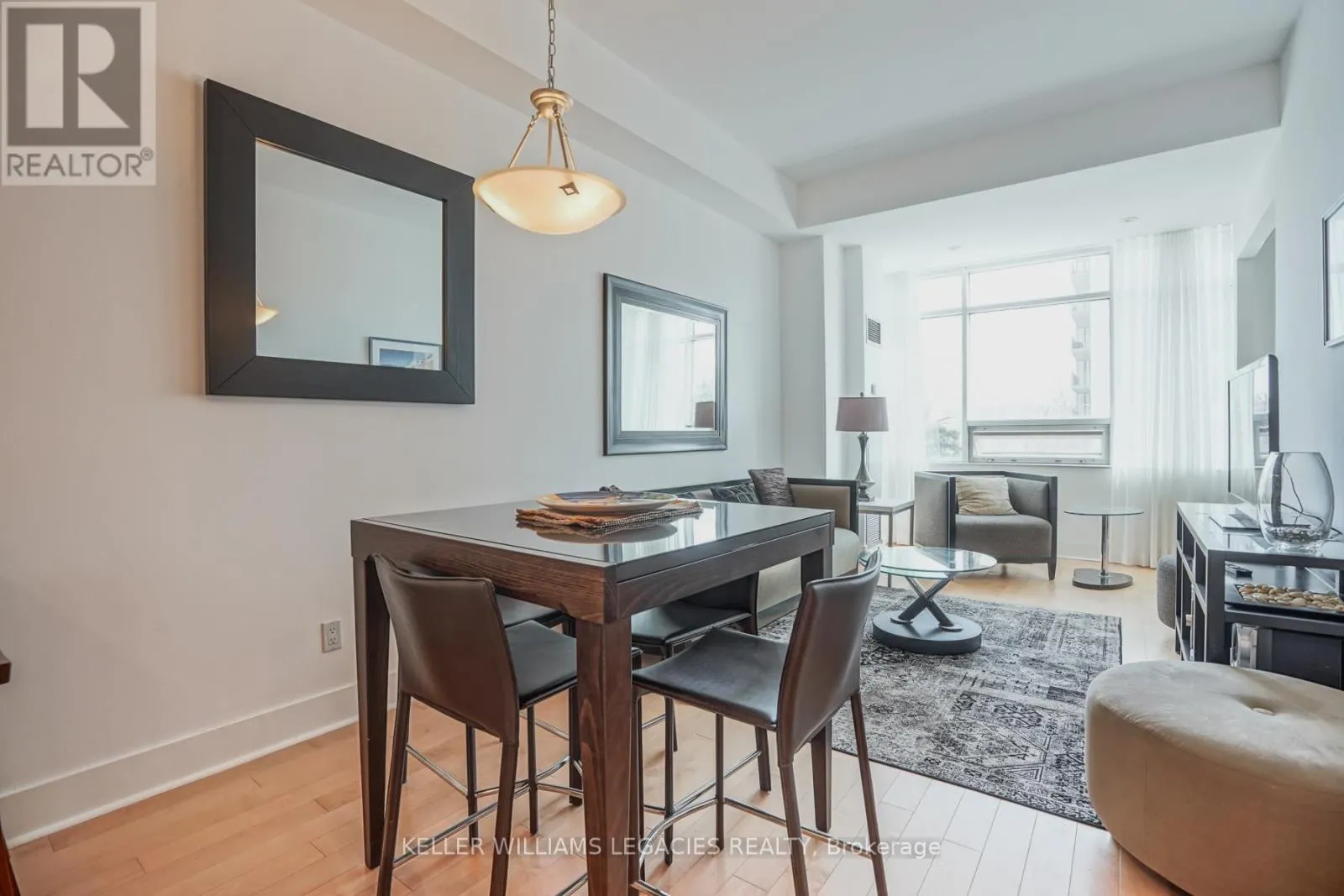 302 - 562 EGLINTON AVENUE E
