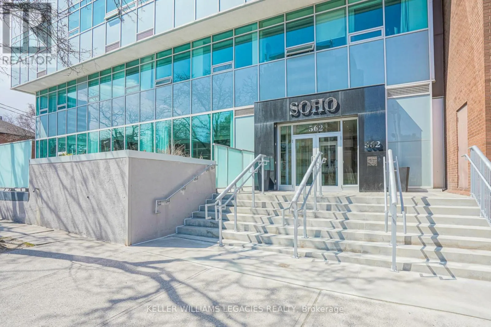 302 - 562 EGLINTON AVENUE E