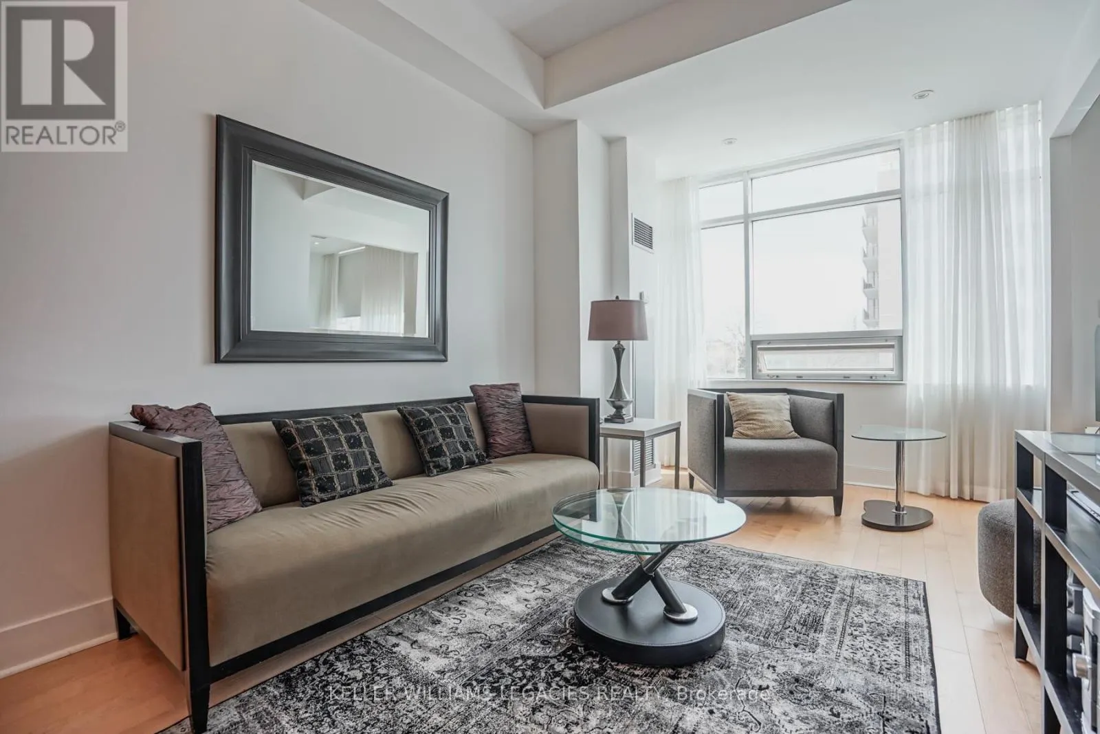 302 - 562 EGLINTON AVENUE E