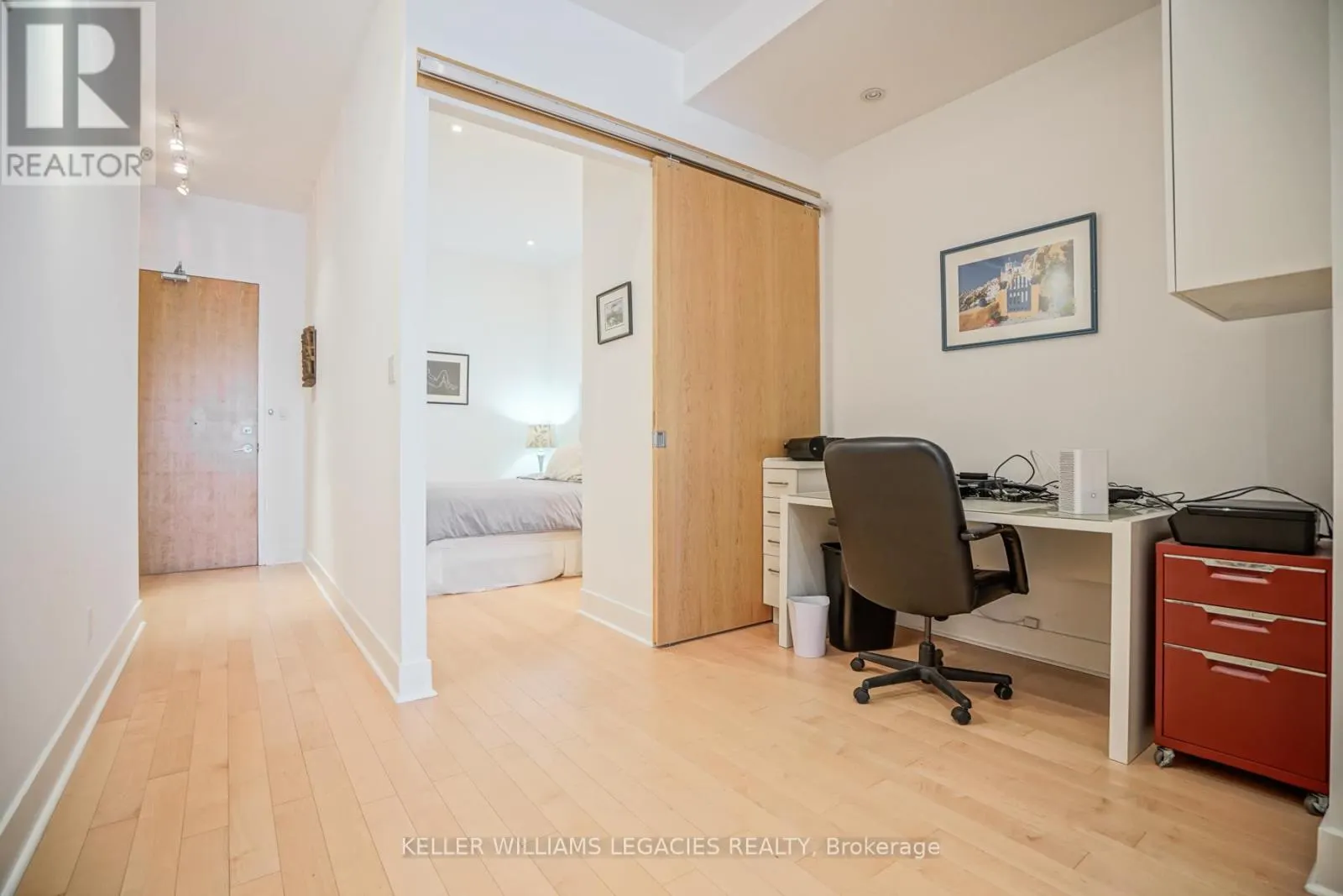 302 - 562 EGLINTON AVENUE E