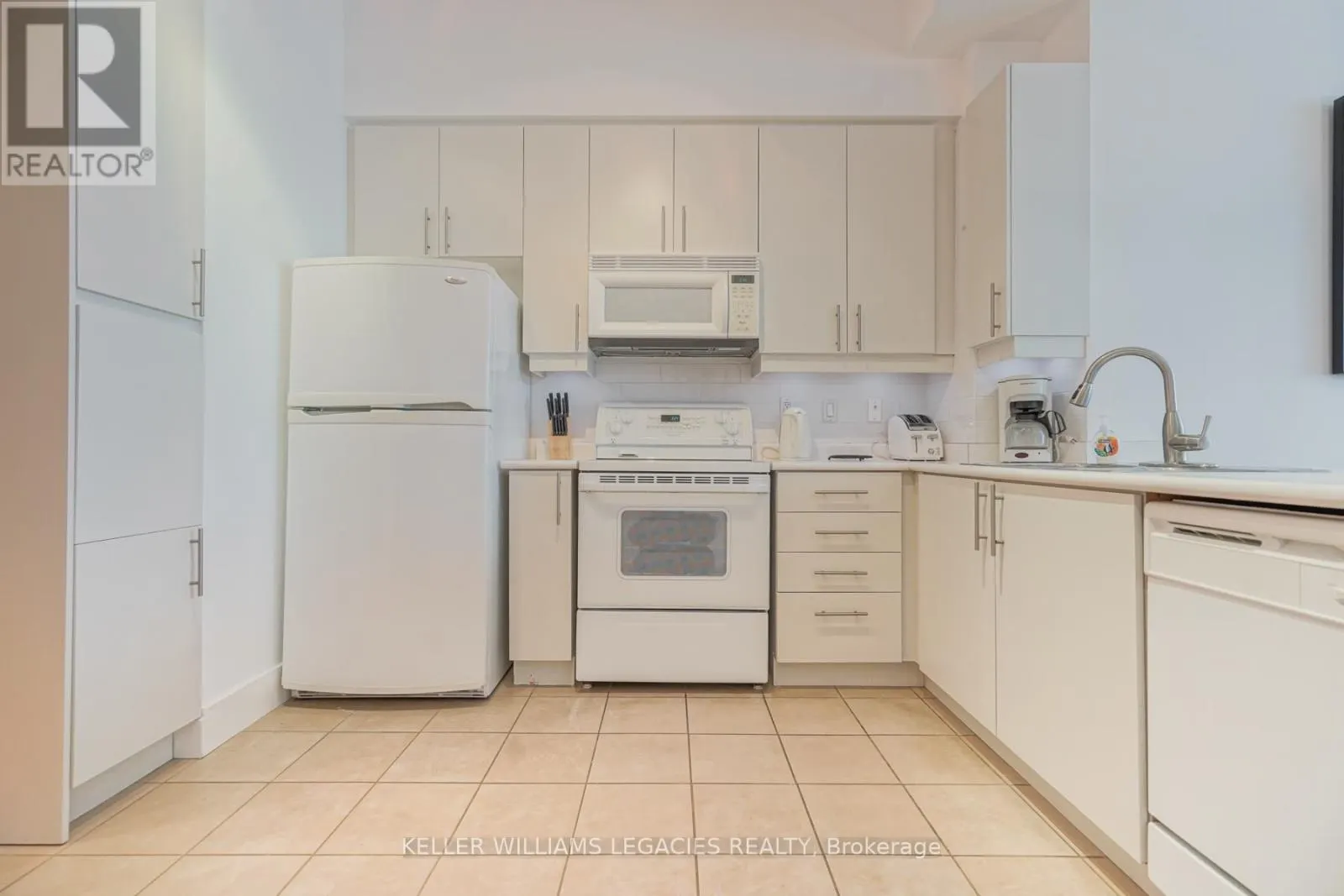 302 - 562 EGLINTON AVENUE E