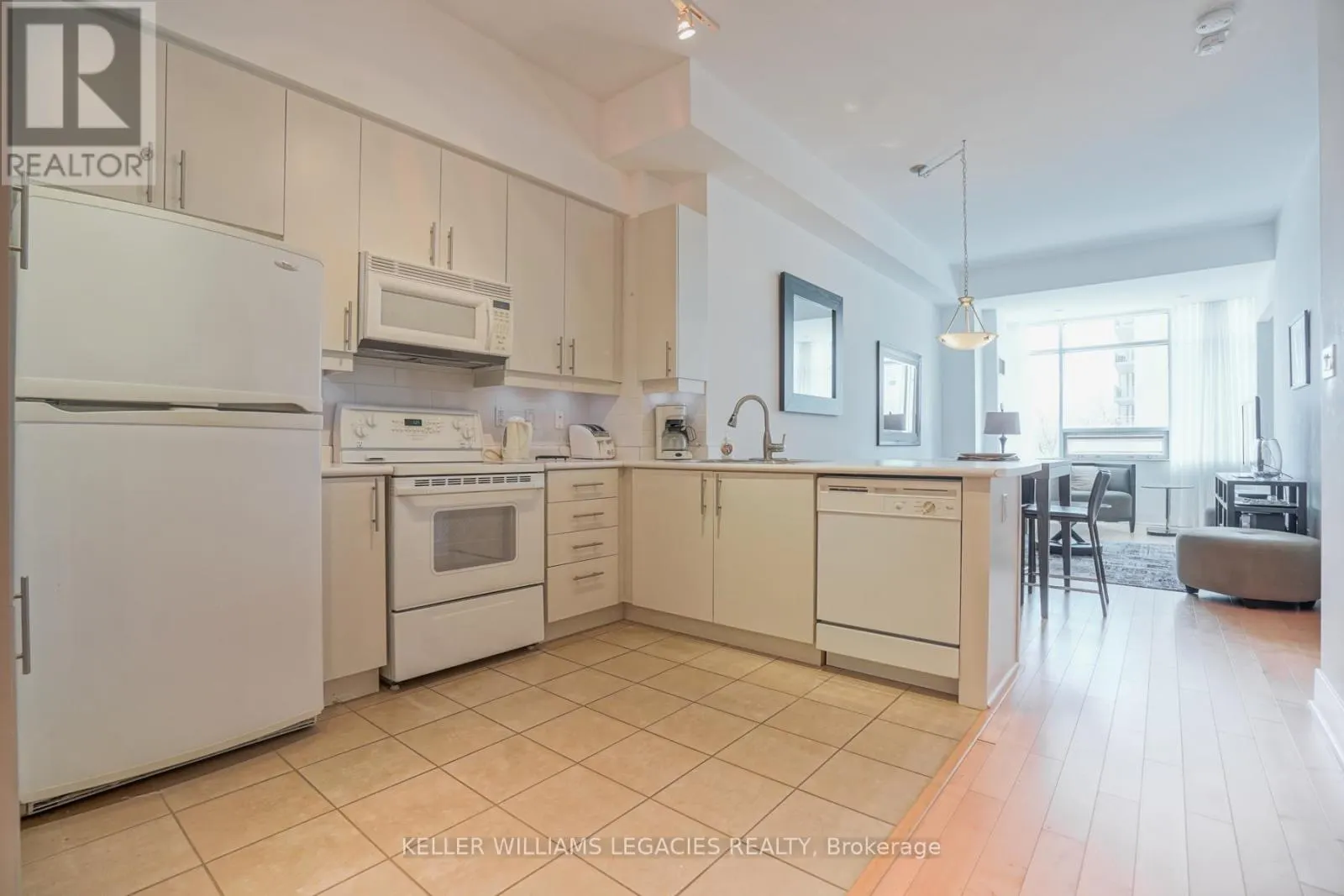 302 - 562 EGLINTON AVENUE E