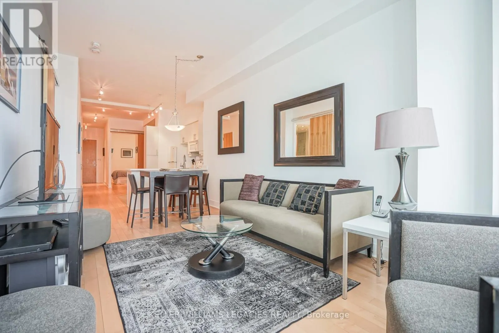 302 - 562 EGLINTON AVENUE E