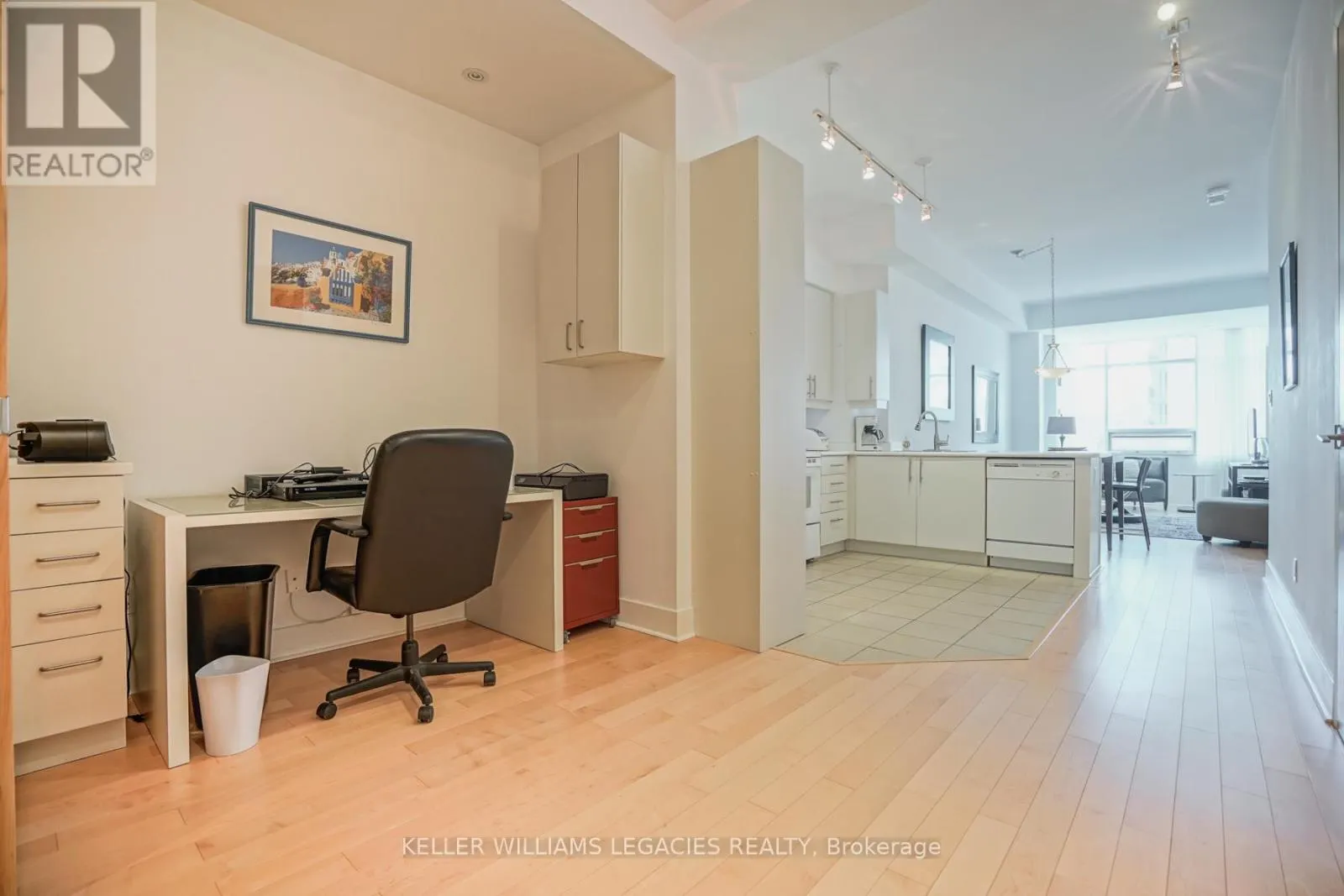 302 - 562 EGLINTON AVENUE E