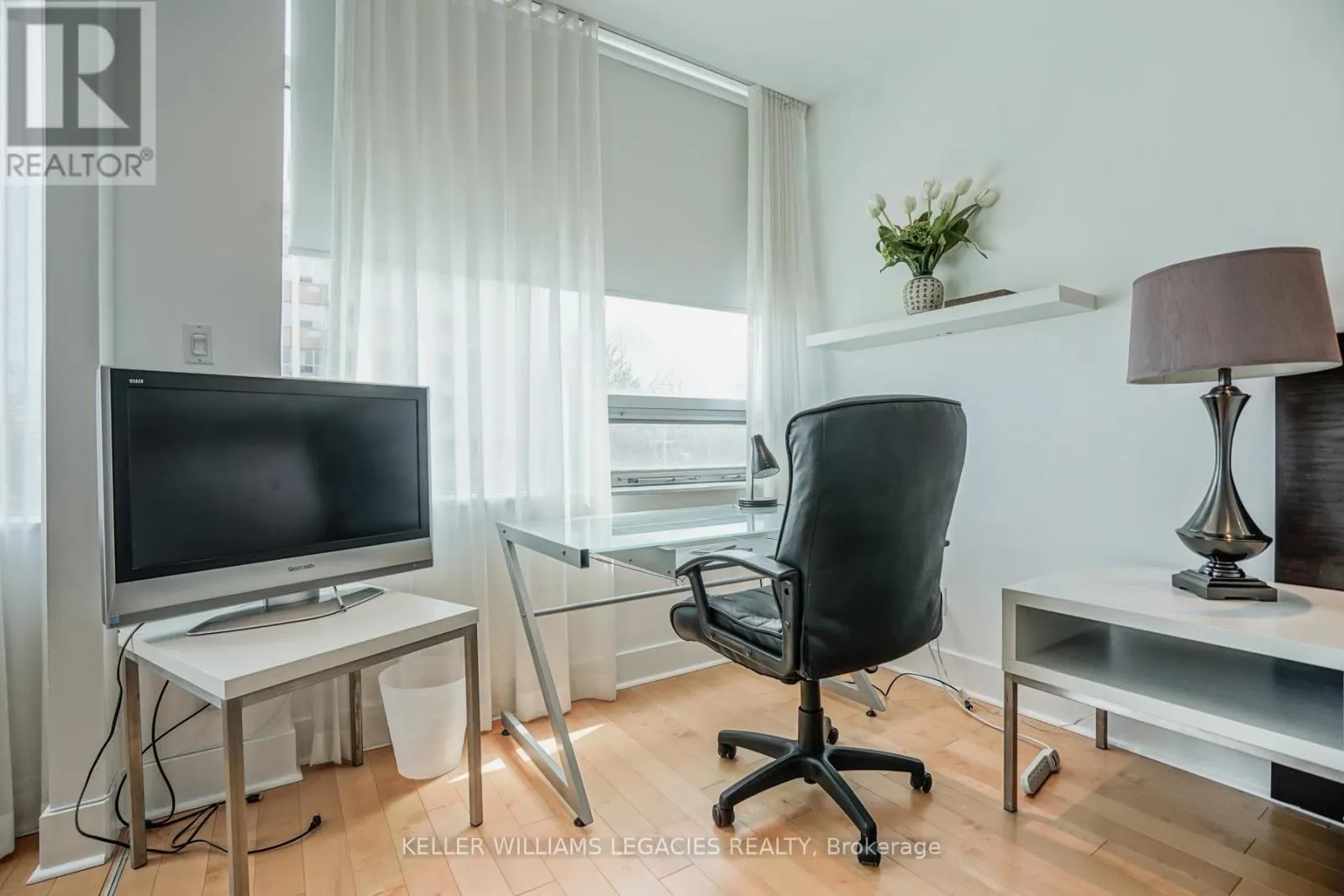 302 - 562 EGLINTON AVENUE E
